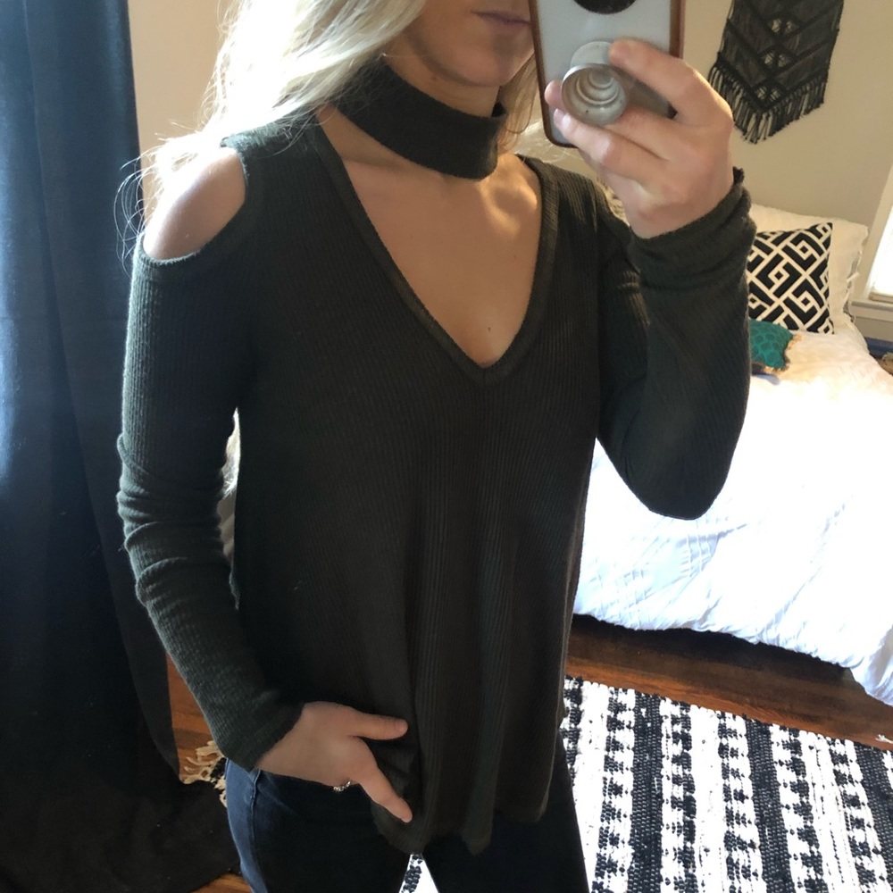 Olive green v neck blouse - Picture 2 of 3